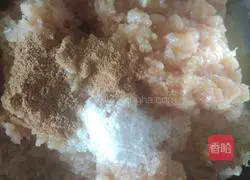 Water Illustration of how to make chicken breast meatballs 2