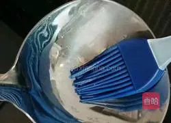 Illustration of how to make egg-wrapped pork 4