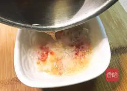 Illustration of how to make garlic steamed mouth grinder 3