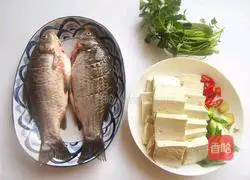 Illustration of how to make crucian carp stewed with tofu 1
