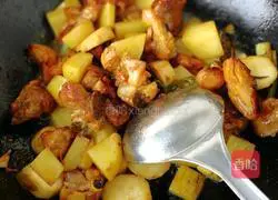 Illustration of braised chicken legs with potato cubes 8