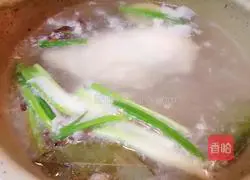 Illustration of how to make spicy shredded chicken 2