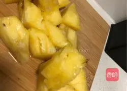 Illustration of how to make pineapple sweet and sour meat 3