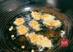 Illustration of how to make fried crispy pork 9