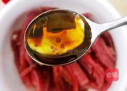 Illustration of how to make fried meat with potatoes and onions 10