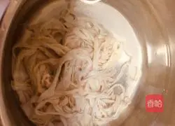 Illustration of how to make crispy fried chicken and pork intestines 3