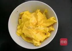 Lettuce and scrambled eggs Illustration of how to do it 12