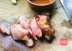 Illustration of how to make fried bacon with celery 2