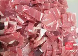 Illustration of how to stir-fry ham and thorn sprouts 3