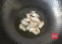 Illustration of how to make golden mushroom fried meat 5