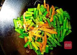 Illustration of how to make bacon and asparagus 12