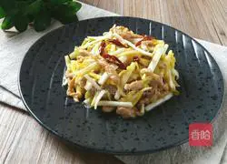 Illustration of how to make fried shredded pork with chives 10