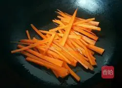  Illustration of how to stir-fry king oyster mushrooms and celery 3