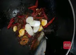 Illustration of how to make spicy pig trotters (induction cooker) 4