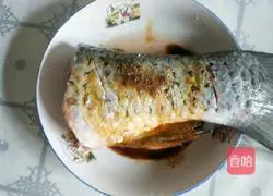 Illustration of how to steam fish tail with chopped pepper sauce 3
