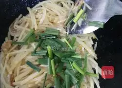 Illustration of how to make chopped green onion and shredded potatoes 7