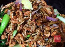 Illustration of how to make spicy stir-fried