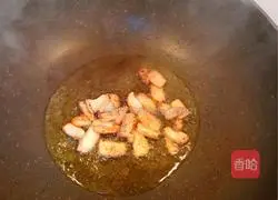 Illustration of how to make green pepper meat slices 4