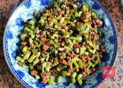 Illustration of how to stir-fry minced pork with water spinach stalks 8