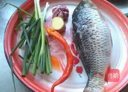 Illustration of how to make carp with chopped pepper 1