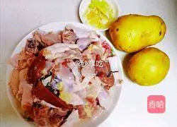 Illustration of chicken braised potatoes recipe 1