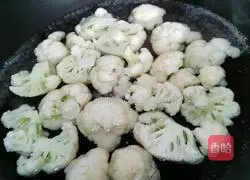 Illustration of how to make stir-fried cauliflower with meat 2