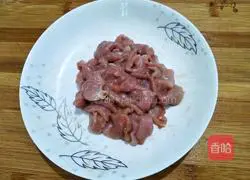 Illustration of how to make fried pork slices with green and red pepper and zucchini 6