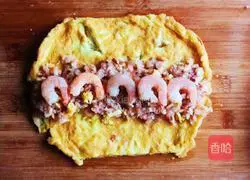 Illustration of how to make shrimp and mushroom egg rolls 10