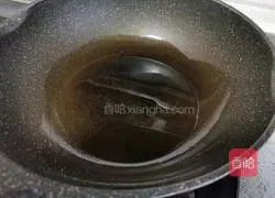 Illustration of how to make scrambled eggs with acacia flowers 5