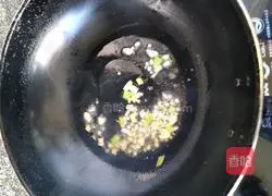 Illustration of how to make instant shredded pork and dry stir-fried beans 2