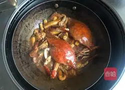 Illustration of Spicy Swimming Crab Stir-fried Rice Cake 9