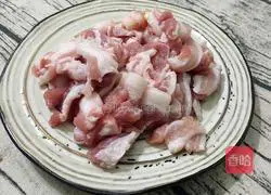 Illustration of how to make fried pork belly with pepper and carrot 1