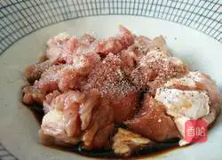 Illustration of how to make peas and beef cubes 3