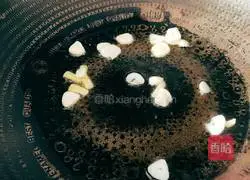 How to stir-fry beef tendon with celery Illustration 8