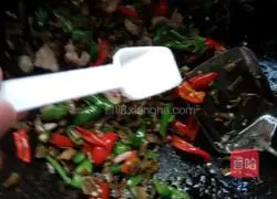 Illustration of how to make fried pork with beans and beans 7