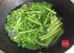 Illustration of how to make celery powder 1