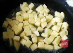 Illustration of how to make diced potato and chicken 7