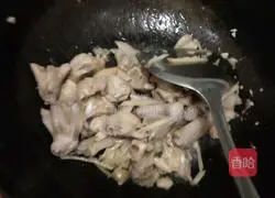 Illustration of how to stuff chicken legs with mushrooms 4