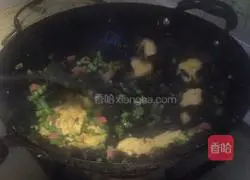 Illustration of how to make minced cowpeas, eggs, fungus and fried ham sausage 7