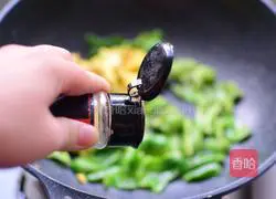 Illustration of how to make fried eggs with pepper 11