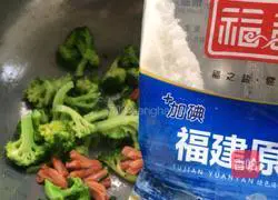 Illustration of how to make crispy sausage with broccoli 6