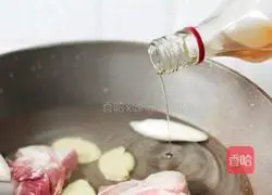 Illustration of how to make three fresh bamboo shoots and fried crispy meatballs 4