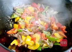 Illustration of how to make fried beef with colored pepper 9