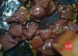 Illustration of how to make pickled cabbage and duck blood 2