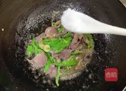 Illustration of how to cook duck gizzards with pepper 10