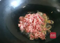 Illustration of how to stir-fry minced meat with garlic moss 5