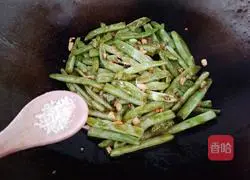 Illustration of how to make stir-fried green beans with garlic flavor 12
