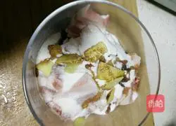 Illustration of how to make steamed pork with rice flour 2