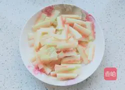 Illustration of how to make stir-fried meat with watermelon rind 3