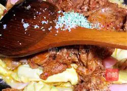 Illustration of how to make stir-fried tender beef with kimchi 8